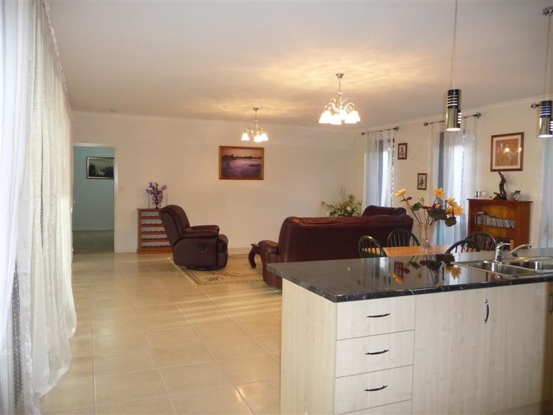 24 Sylvateere Crescent, Wakerley QLD 4154