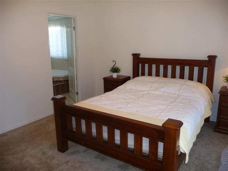 24 Sylvateere Crescent, Wakerley QLD 4154