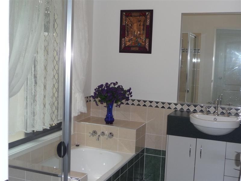 24 Sylvateere Crescent, Wakerley QLD 4154