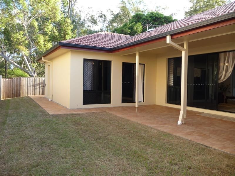 24 Sylvateere Crescent, Wakerley QLD 4154