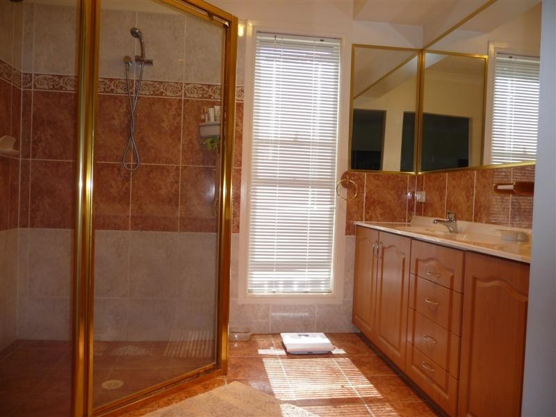 20 Clearmount Crescent, Carindale QLD 4152