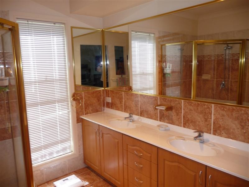 20 Clearmount Crescent, Carindale QLD 4152