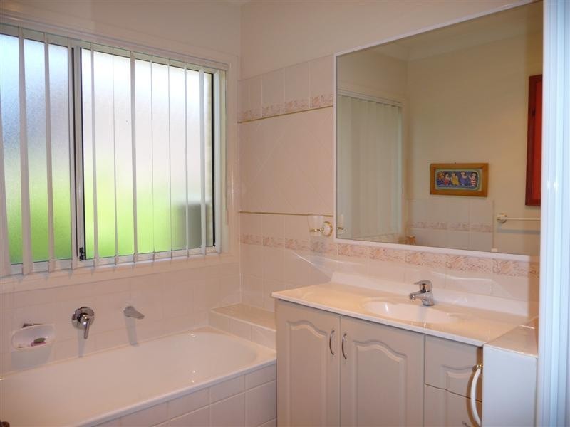 20 Clearmount Crescent, Carindale QLD 4152