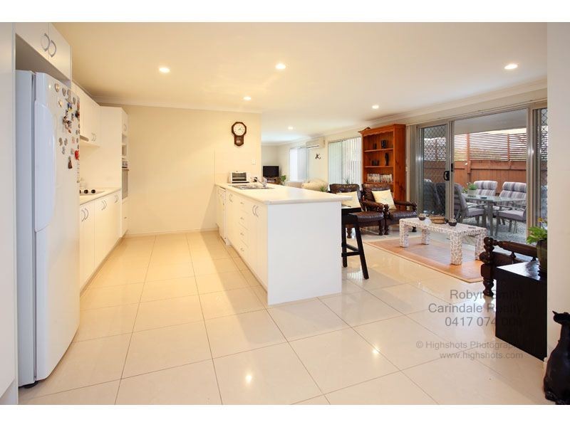 2 Holland Place, Carindale QLD 4152