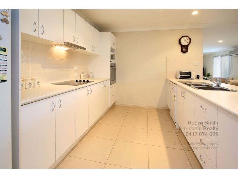 2 Holland Place, Carindale QLD 4152
