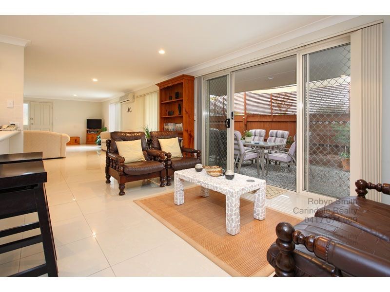 2 Holland Place, Carindale QLD 4152