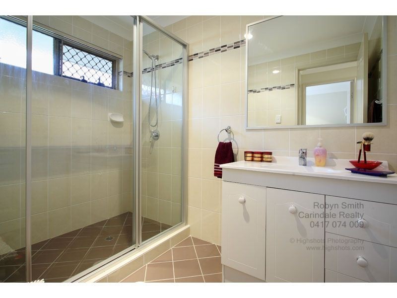 2 Holland Place, Carindale QLD 4152