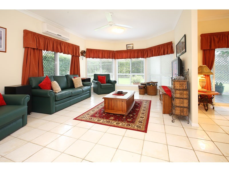 5  Pinehurst Place, Carindale QLD 4152