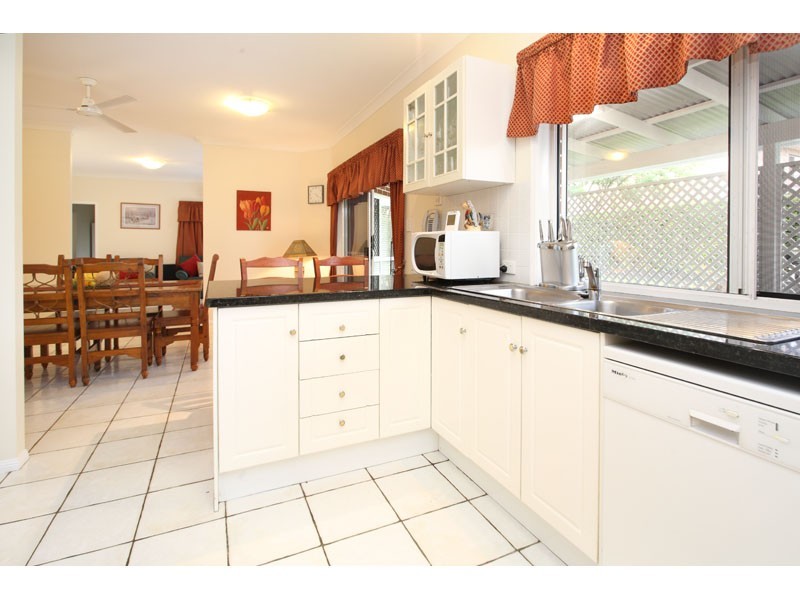 5  Pinehurst Place, Carindale QLD 4152