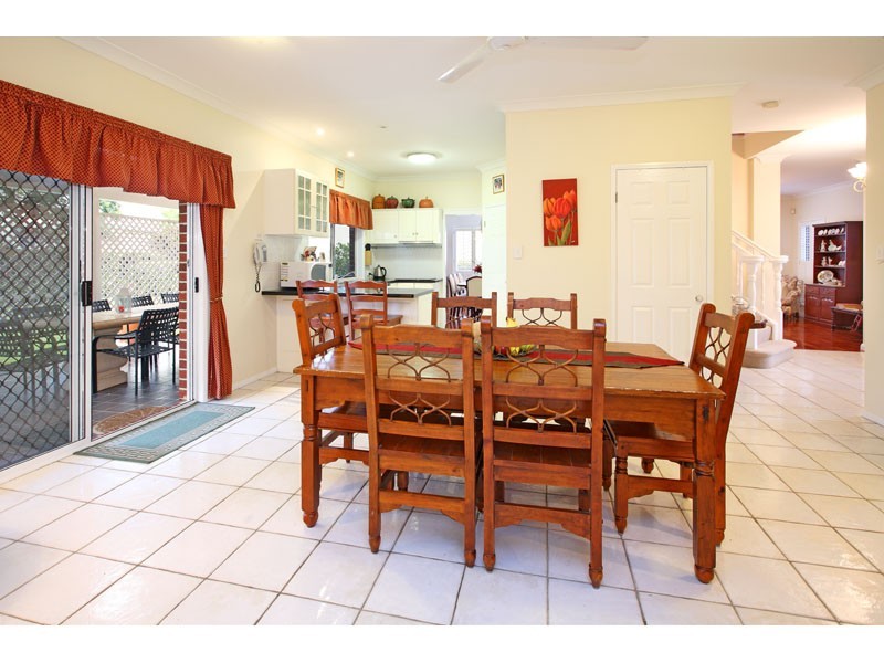 5  Pinehurst Place, Carindale QLD 4152