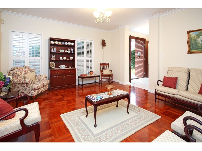 5  Pinehurst Place, Carindale QLD 4152