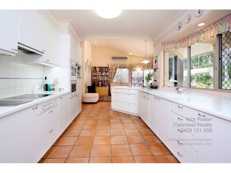 8 Carnegie Court, Carindale QLD 4152