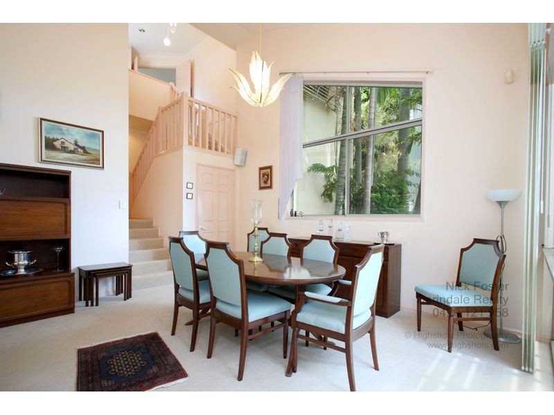 8 Carnegie Court, Carindale QLD 4152