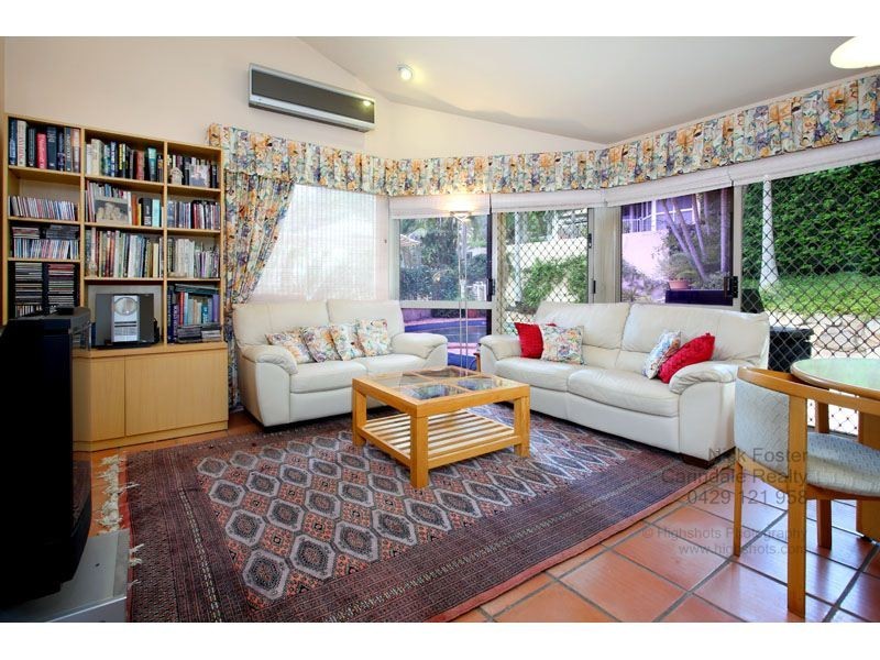 8 Carnegie Court, Carindale QLD 4152