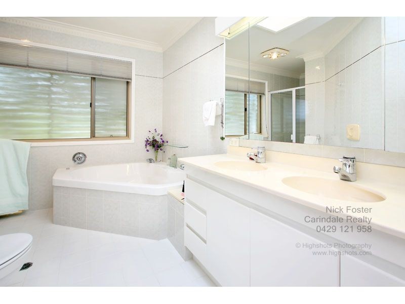 8 Carnegie Court, Carindale QLD 4152