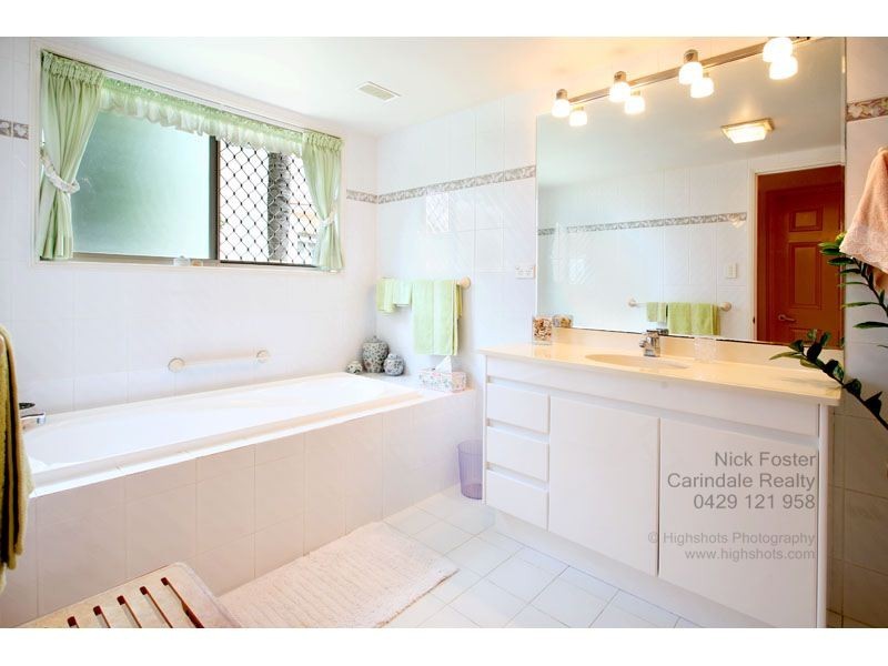 8 Carnegie Court, Carindale QLD 4152