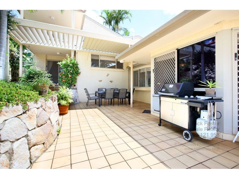 8 Carnegie Court, Carindale QLD 4152