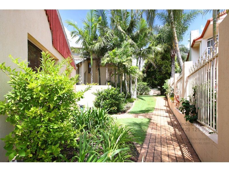 8 Carnegie Court, Carindale QLD 4152