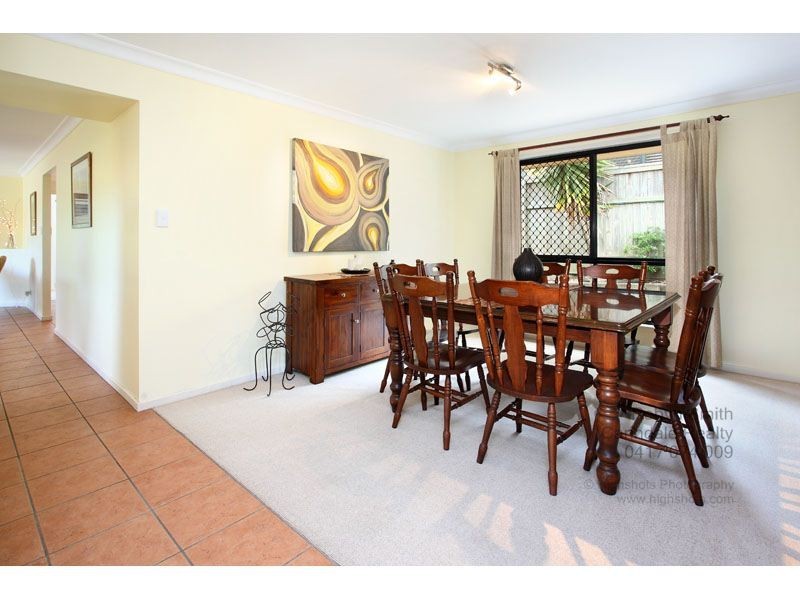 12 Narrabeen Crescent, Carindale QLD 4152