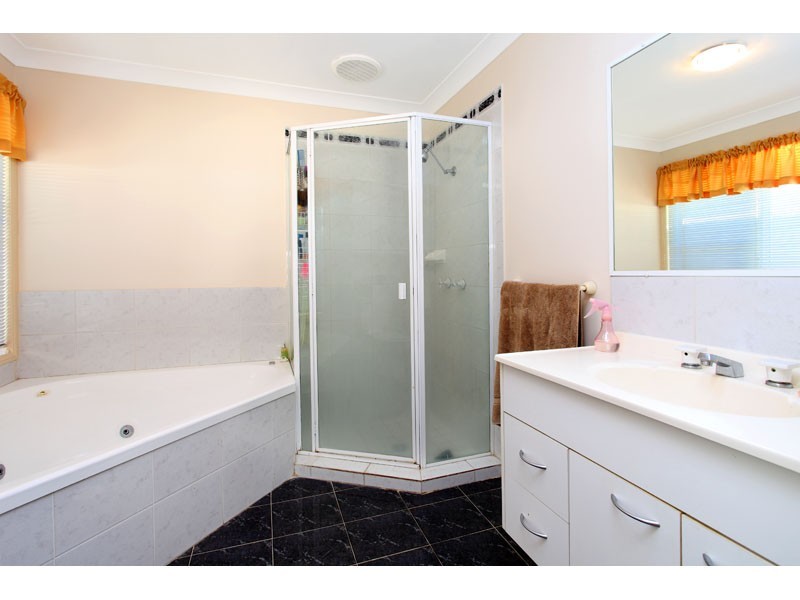 9 Michelangelo Crescent, Mackenzie QLD 4156
