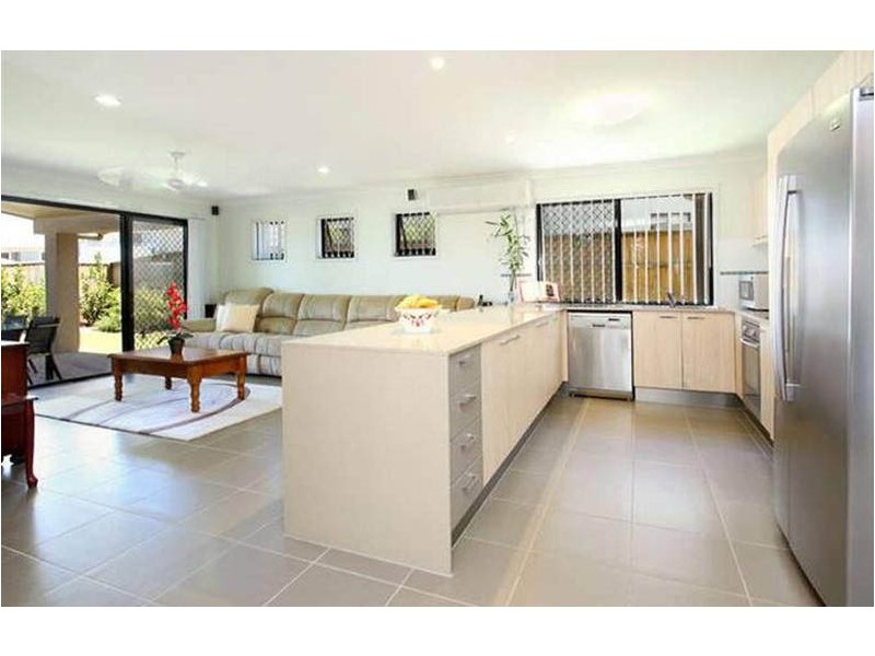 19 Lachlan Drive, Wakerley QLD 4154