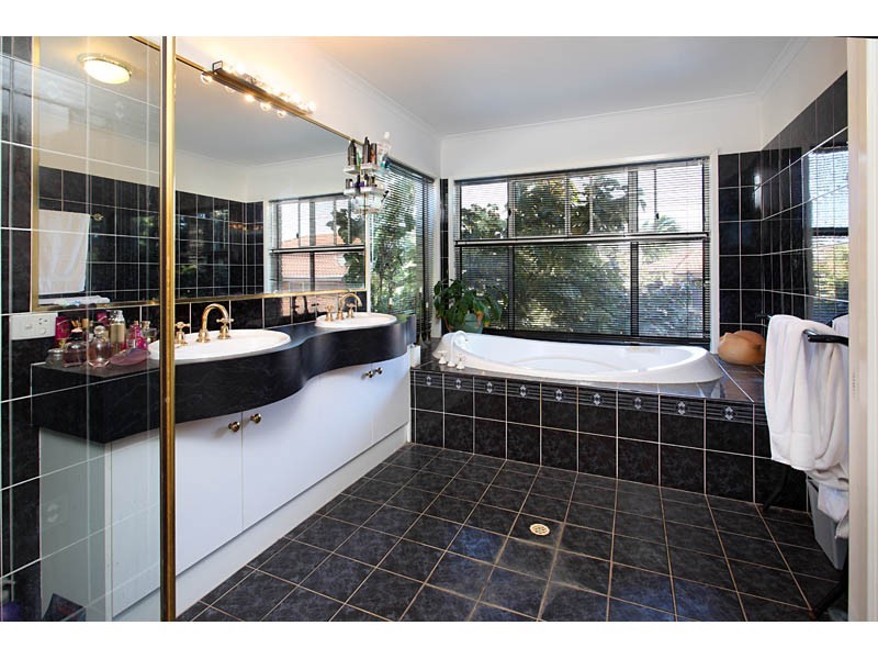 11 Eucalypt Close, Mackenzie QLD 4156