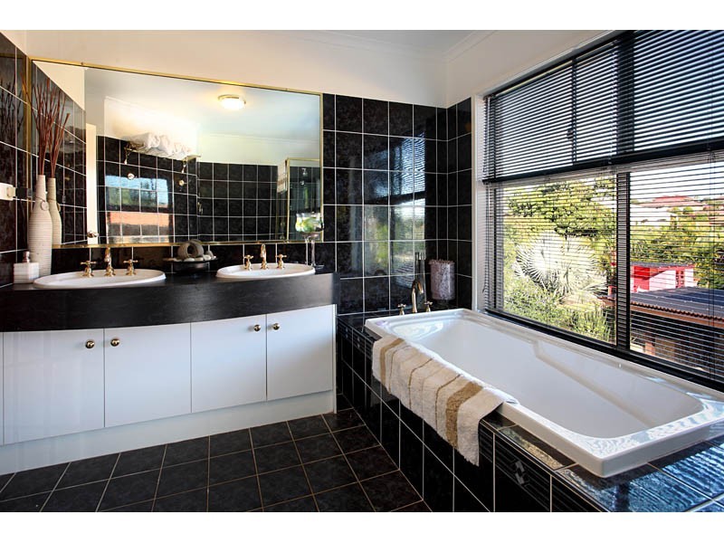 11 Eucalypt Close, Mackenzie QLD 4156