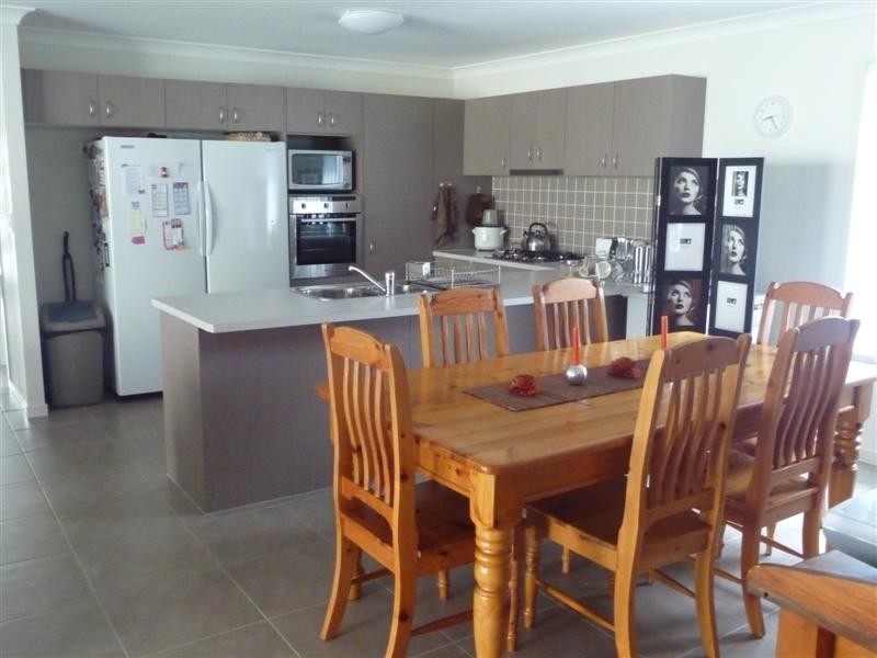 6 Alexander Close, Mackenzie QLD 4156