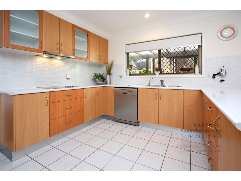 18 Raymore Court, Carindale QLD 4152