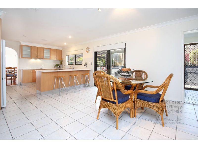 18 Raymore Court, Carindale QLD 4152