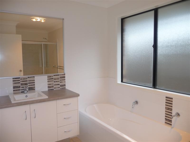 15 Tina Street, Redland Bay QLD 4165