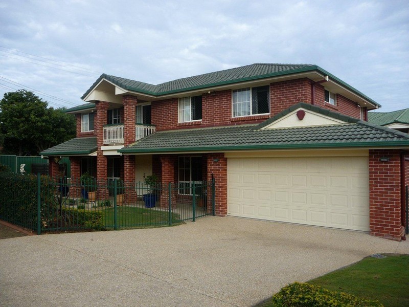 2 Mansfield Place, Mansfield QLD 4122
