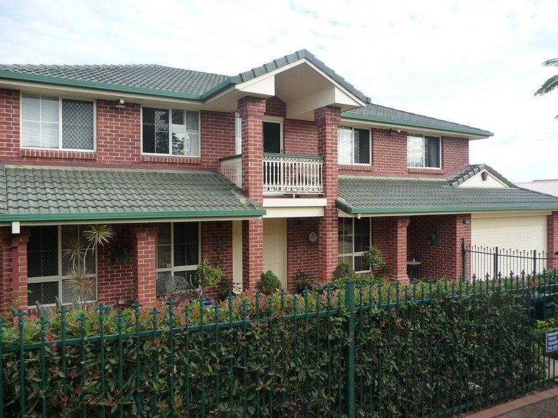 2 Mansfield Place, Mansfield QLD 4122