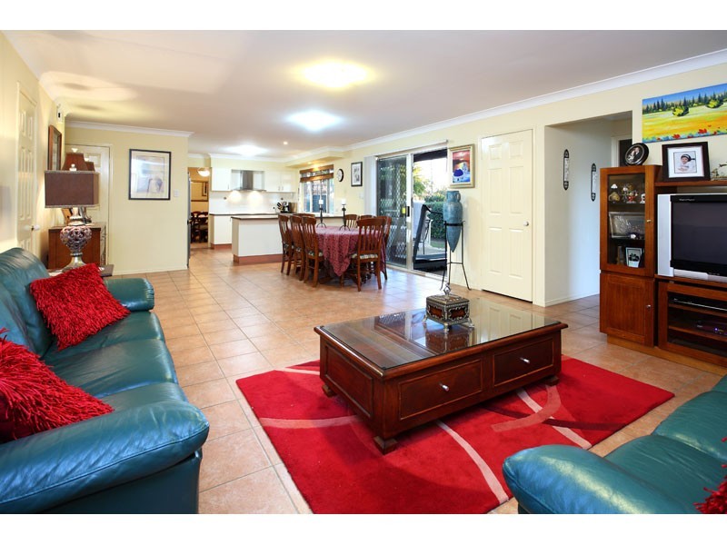 2 Mansfield Place, Mansfield QLD 4122