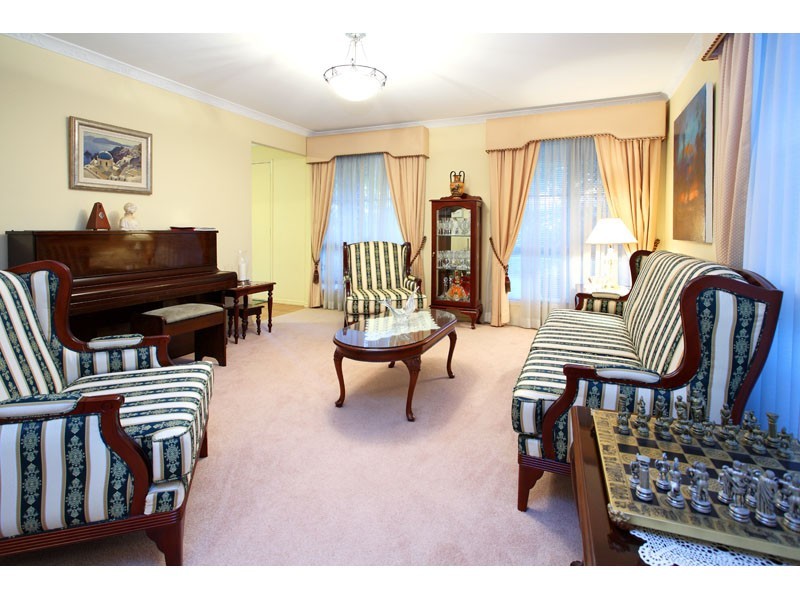 2 Mansfield Place, Mansfield QLD 4122