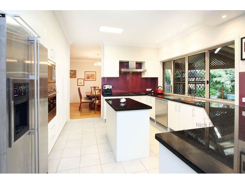 3 Mansfield Place, Mansfield QLD 4122