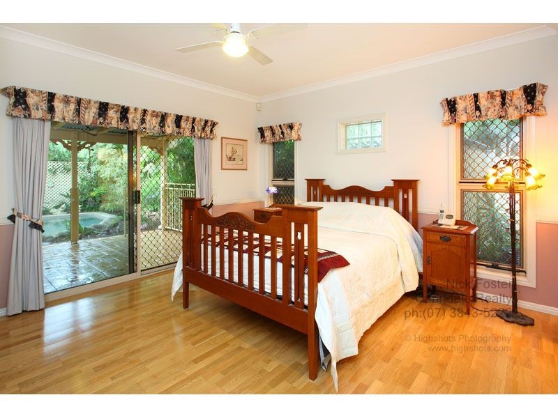 3 Mansfield Place, Mansfield QLD 4122