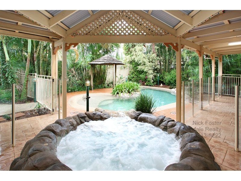 3 Mansfield Place, Mansfield QLD 4122