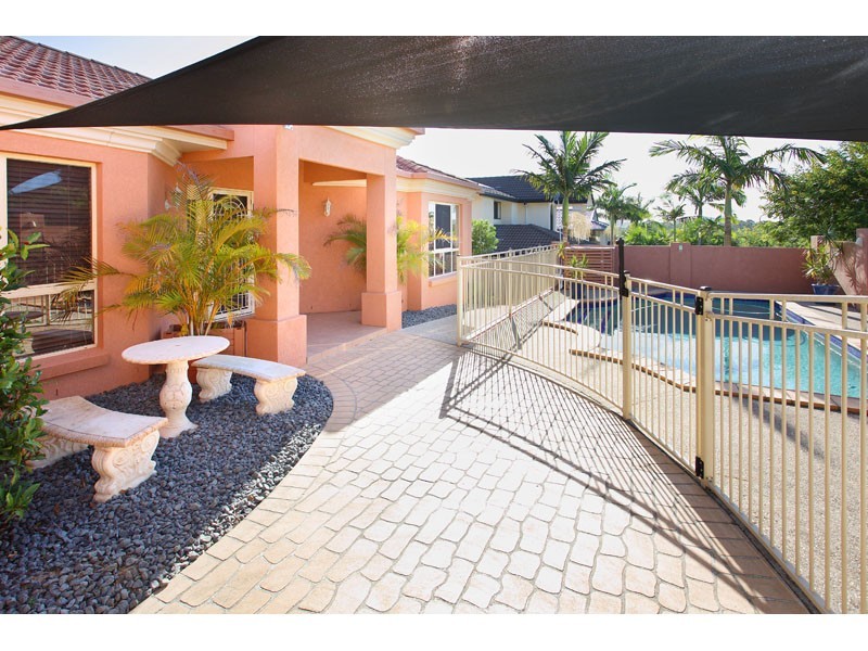 17 Forest Place, Carindale QLD 4152