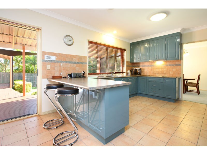 17 Forest Place, Carindale QLD 4152
