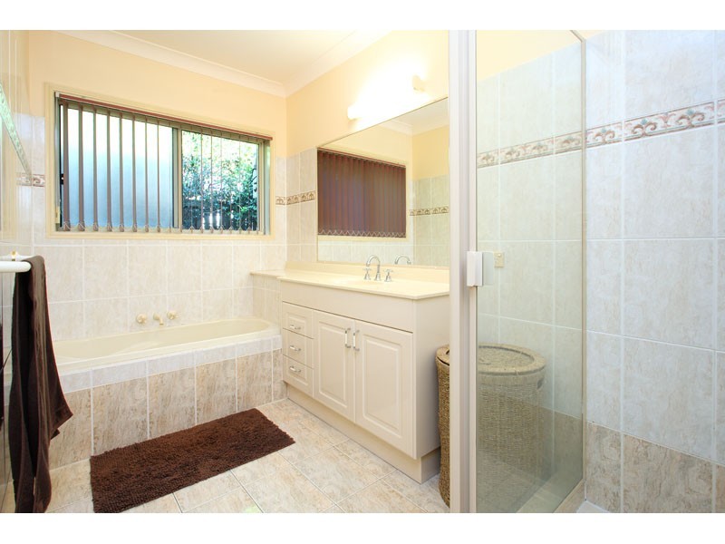 17 Forest Place, Carindale QLD 4152