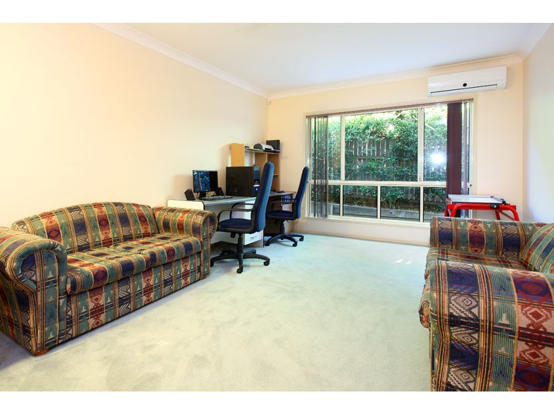 17 Forest Place, Carindale QLD 4152
