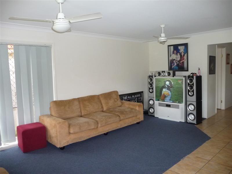 13 Araluen Street, Carindale QLD 4152