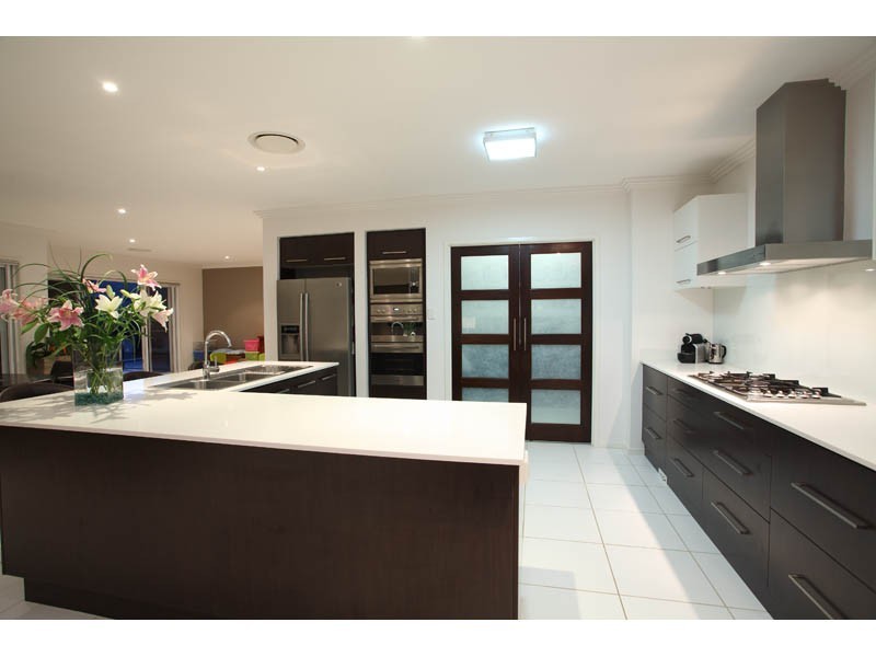 15 Woodland Street, Carindale QLD 4152