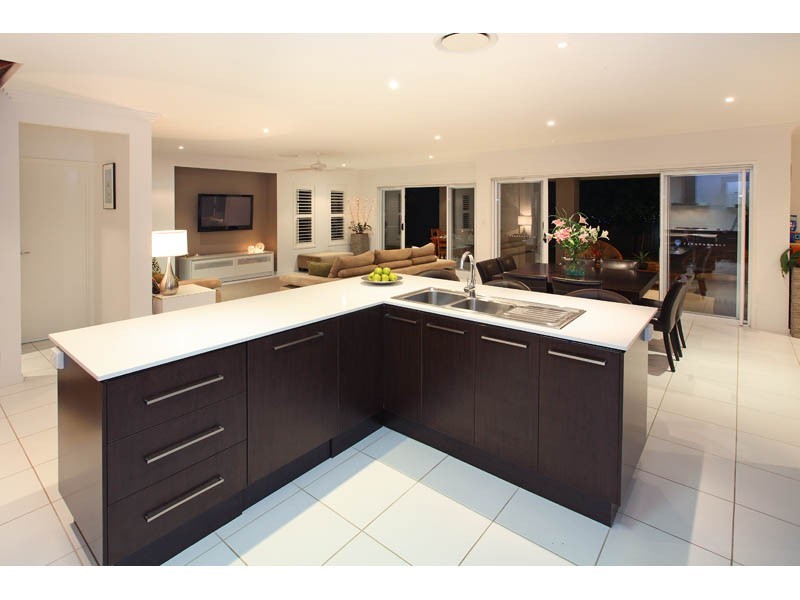 15 Woodland Street, Carindale QLD 4152