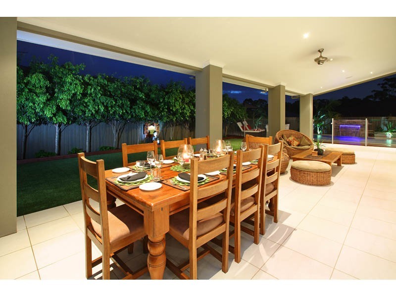 15 Woodland Street, Carindale QLD 4152