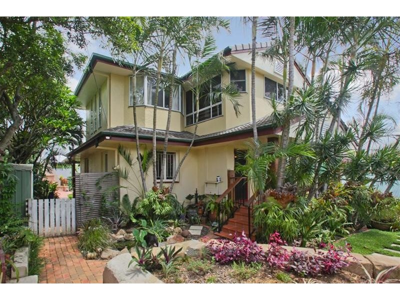 17 Casmaria Street, Mansfield QLD 4122