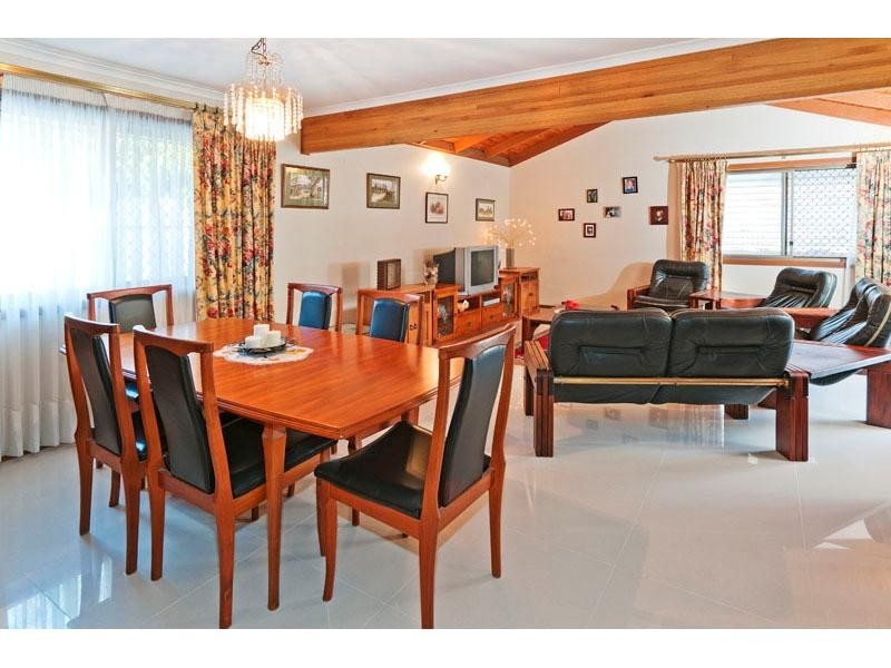 397  Winstanley Street, Carindale QLD 4152