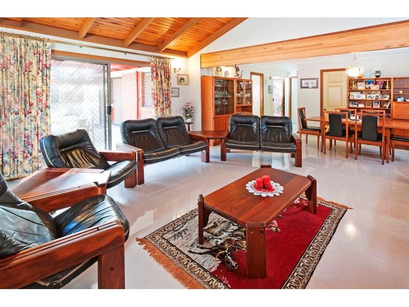 397  Winstanley Street, Carindale QLD 4152