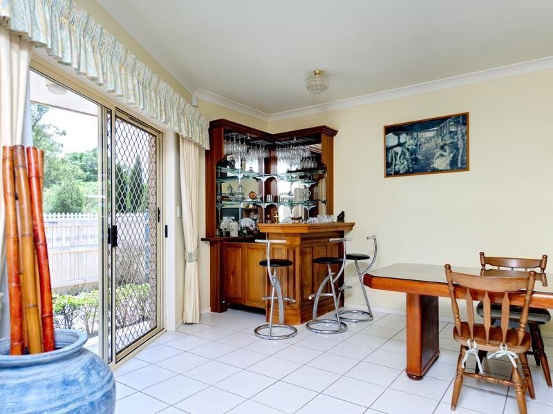 10 Mansfield Place, Mansfield QLD 4122